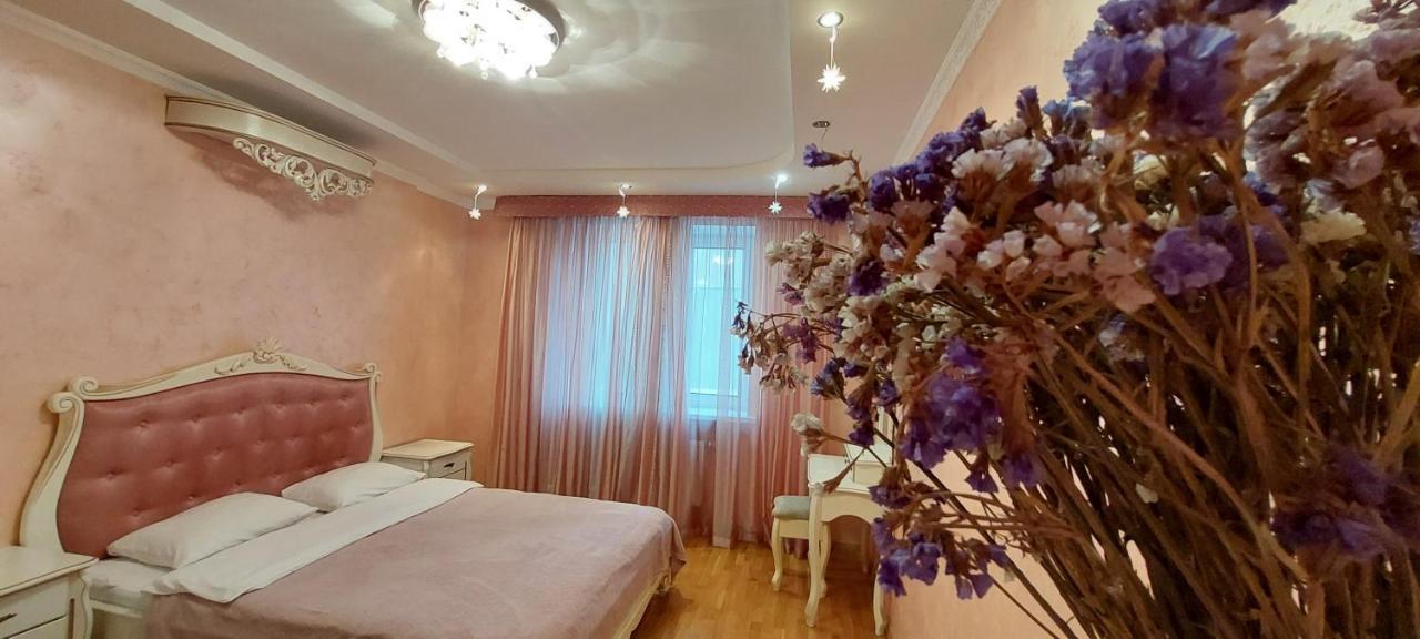 Елітні апартаменти біля ТРЦ Порт-сіті Луцк Экстерьер фото